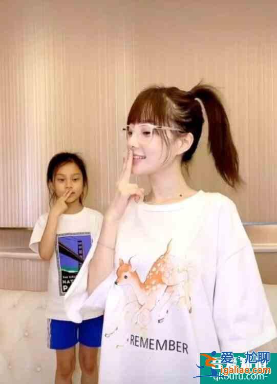 李小璐甜馨皮肤色差 两人同框形成了大反差令人震惊？