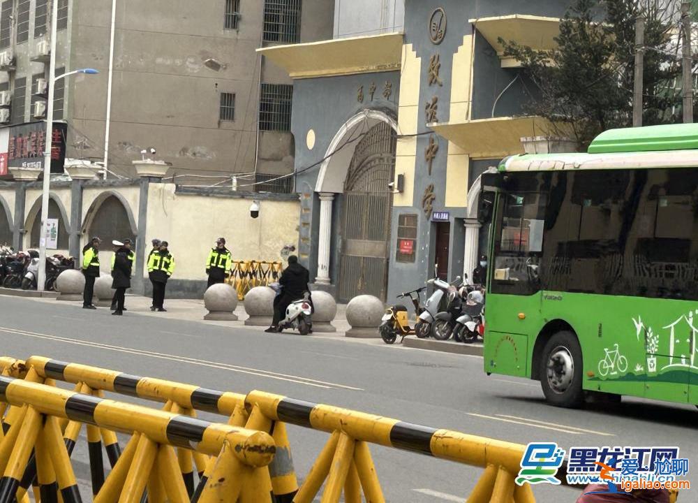 山路设卡封锁 校区特警巡逻、增设临检？