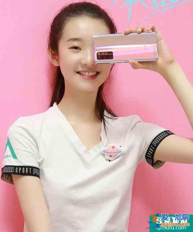 张艺凡腰伤打封闭针 下台就被三个人扛走了？