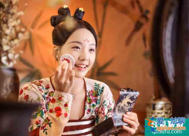 《青青子衿》开播，男主光环强大真时间管理大师，女主人设更沙雕？