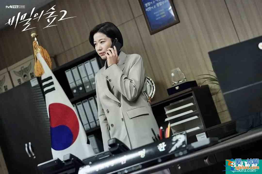 从前两集看，《秘密森林2》至少不比9.3分的前作弱？
