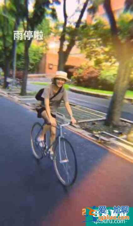 陈意涵一家三口外出 一家人开心互动画面温馨十足？