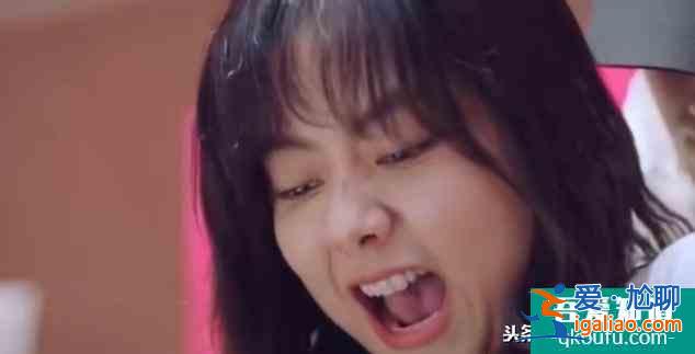 以家人之名凌霄得知李尖尖被袭胸时谁注意到贺子秋在身后做了什么？