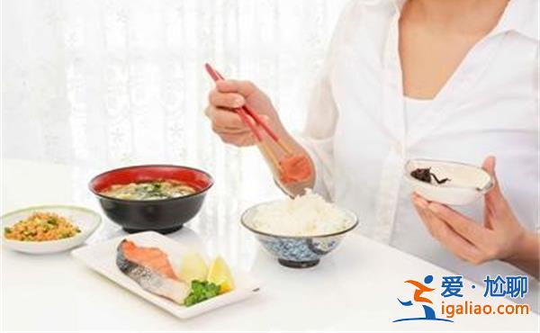为了兼顾到血糖和睡眠，如何合理安排晚餐[晚餐]？