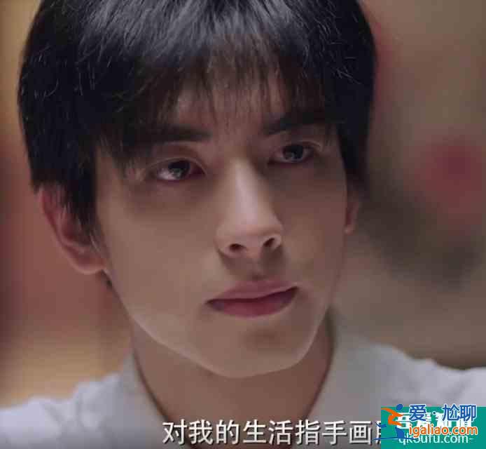 以家人之名：尖尖穿短裙跟男友约会，凌霄吃醋一把按门上：不准去？