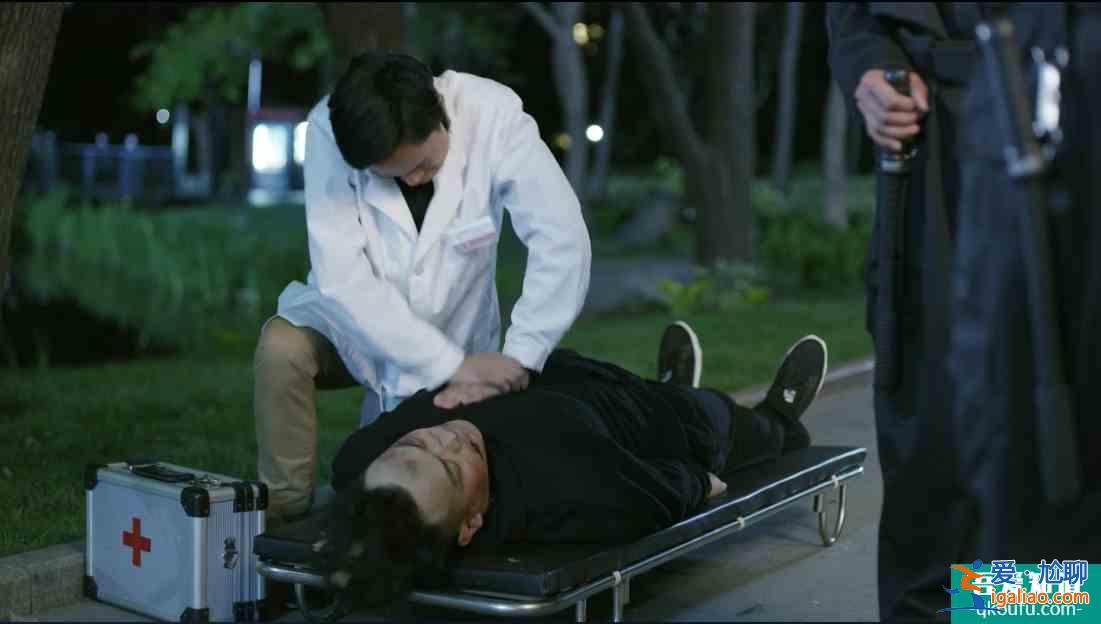 无厘头剧情适配奇葩人设，吐槽怪诞生活剧《生活像阳光一样灿烂》？
