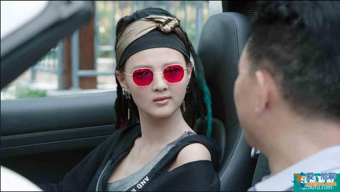 无厘头剧情适配奇葩人设，吐槽怪诞生活剧《生活像阳光一样灿烂》？