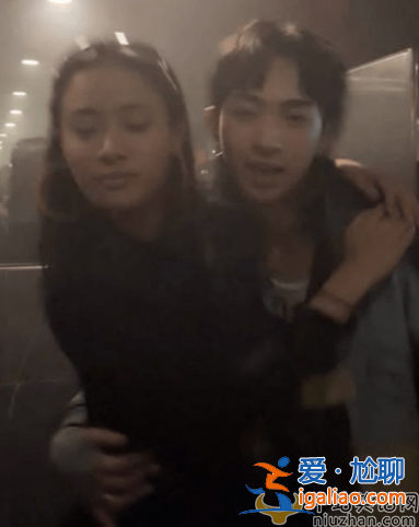 伊能静庾澄庆儿子哈利恋情曝光！动作暧昧贴脸亲亲 网友吐槽不知羞耻