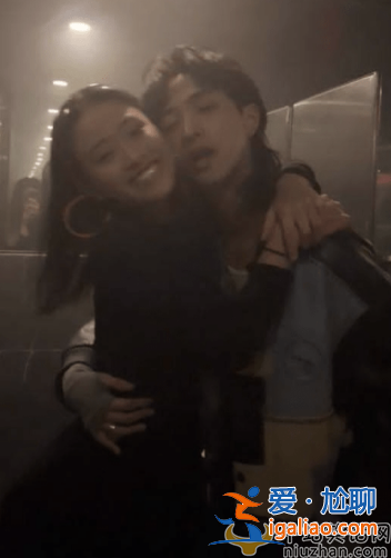 伊能静庾澄庆儿子哈利恋情曝光！动作暧昧贴脸亲亲 网友吐槽不知羞耻