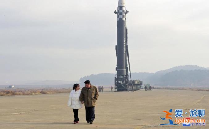 金正恩女儿四次公开亮相 都在军队有关场合 专家分析其深意？