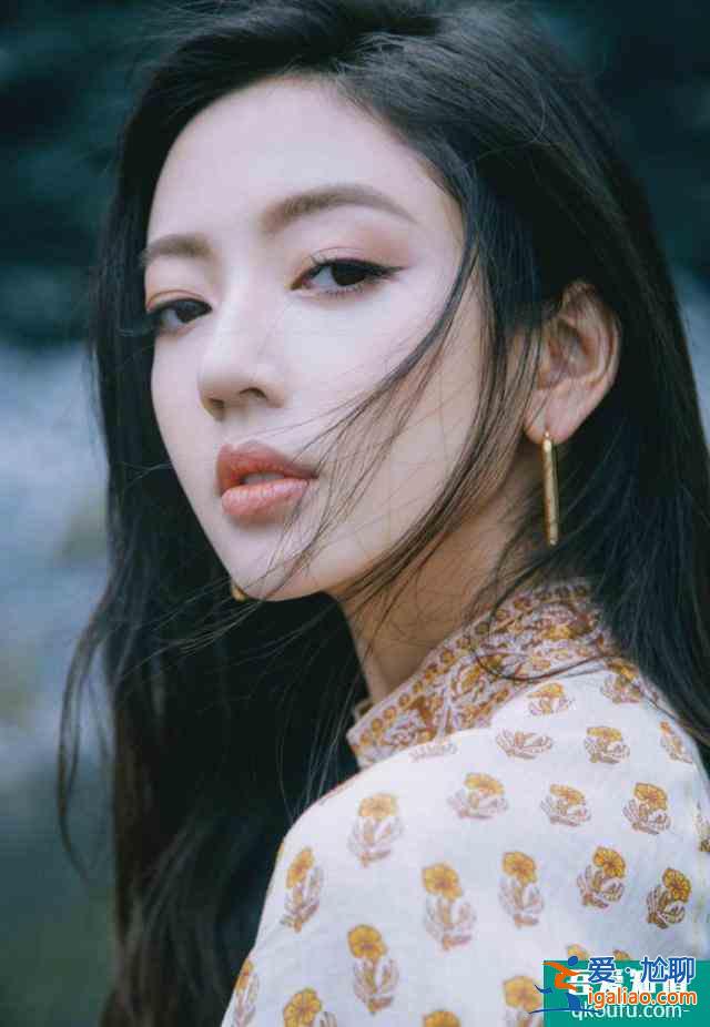《以家人之名》唐灿撞脸Lisa，与女主成闺蜜，于正为她碰瓷Tfboys？
