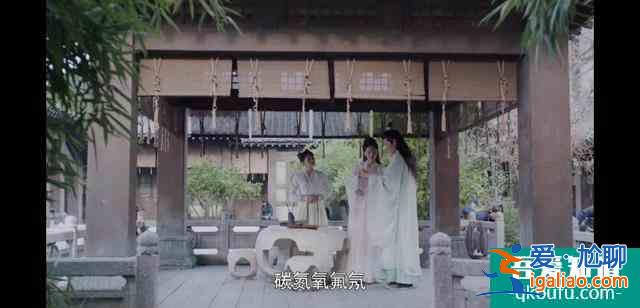 《以家人之名》VS《且听凤鸣》，都是人气明星，差距却如此大？？