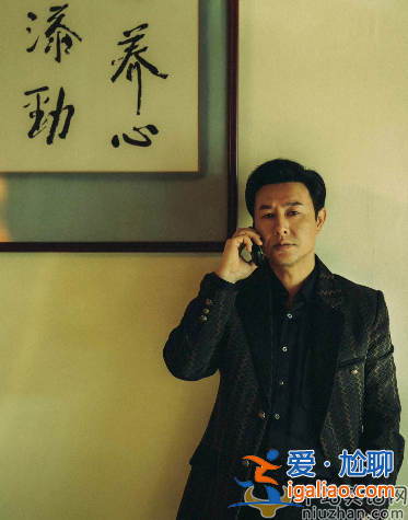 张颂文沙漠捡垃圾被嘲讽!被剧组嫌弃扔在沙漠 剧组默认不发话