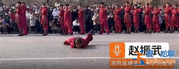 8岁女孩武术表演娴熟，，女孩表示长大相当武术教练[武术表演]？