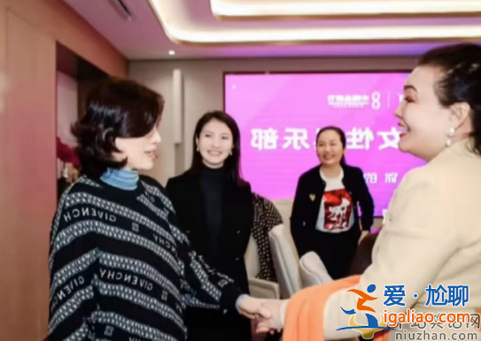 张兰与董明珠会面惹争议！董明珠气场太大 张兰气场太弱秒变小妹