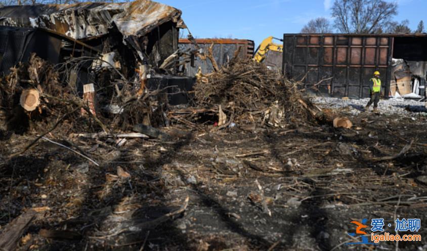 美国“毒列车”事故现场挖出近7吨受污染土壤 超400万升污染水？