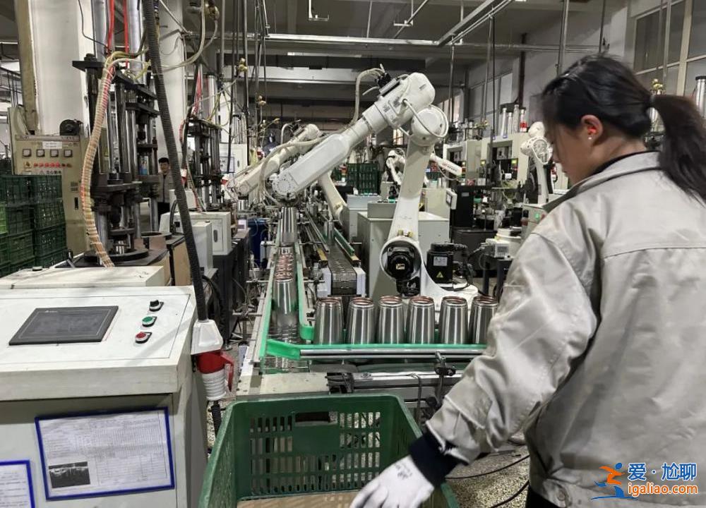 00后不愿进工厂了 以后就靠机器人？？