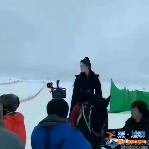 成龙与古力娜扎同框！为男女主合体拍《神话2》 爷孙恋惨遭网友嘲讽