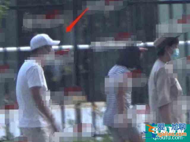 张嘉译改名了？《在一起》剧组没有打错字，他的工作室认证也改了？