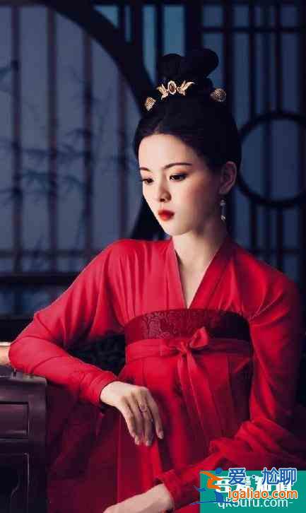 从超越妹妹的古装新剧《且听凤鸣》简单说起？
