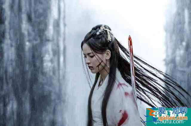 《且听凤鸣》开播获7.4分，杨超越演技在线，剧情老套服化道惊艳？