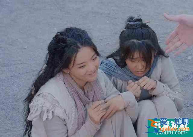 《且听凤鸣》开播获7.4分，杨超越演技在线，剧情老套服化道惊艳？