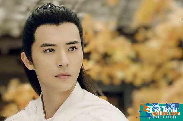 《且听凤鸣》开播获7.4分，杨超越演技在线，剧情老套服化道惊艳？