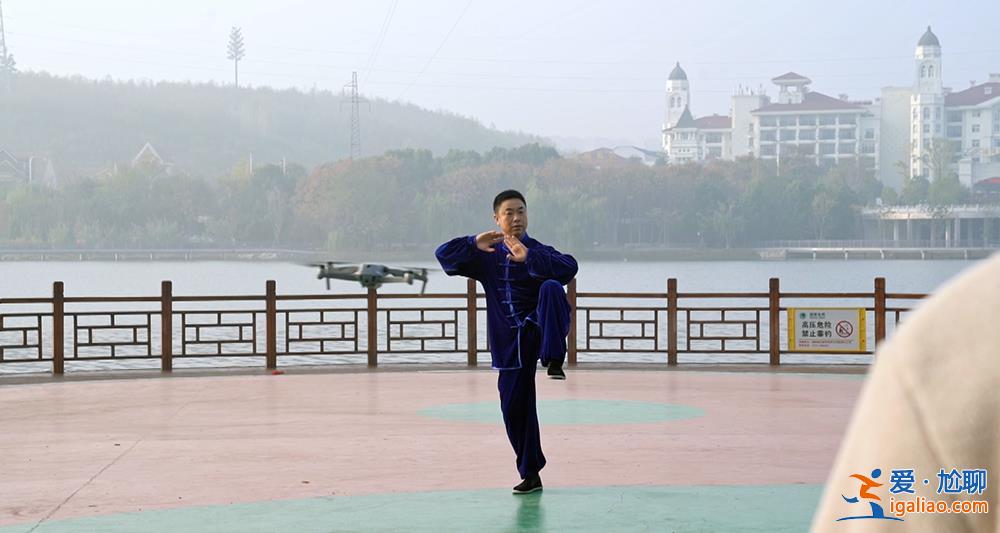 “丑出圈”是偶然 不会跟着偶然走下去？