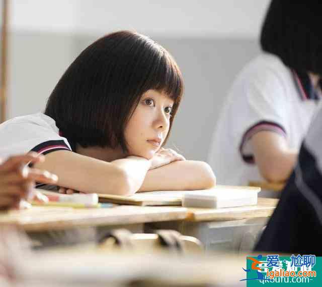《以家人之名》谭松韵笑场，同组人对她太宠溺！30岁演学生不违和？
