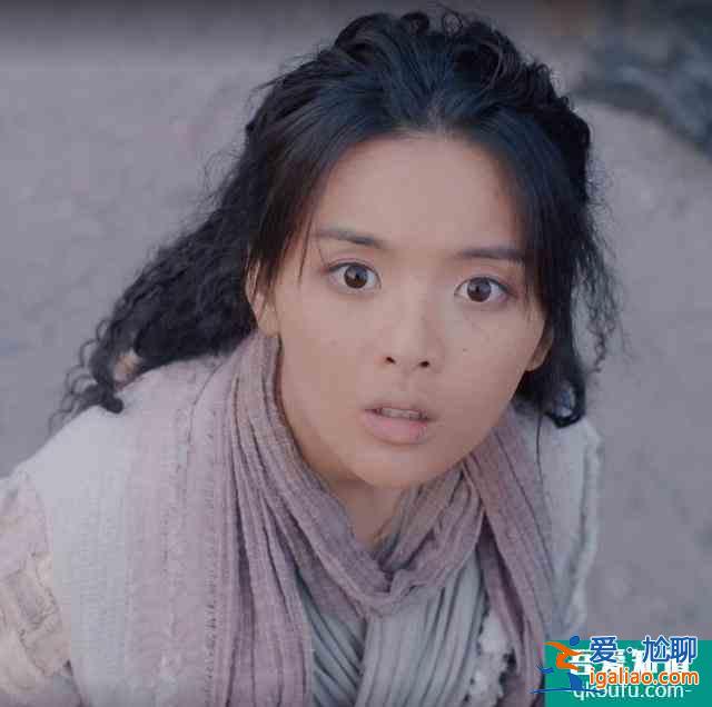 《且听凤鸣》首播反响极佳！男女主CP感强，杨超越瞪眼式演技被嘲？