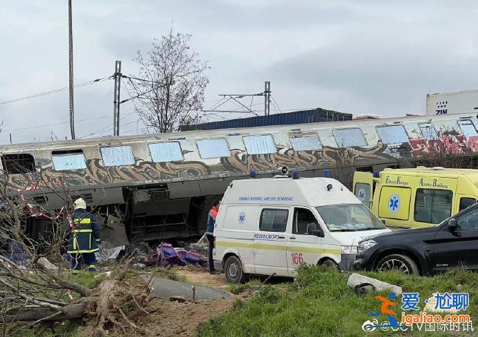 2列火车相撞已致40人遇难！希腊交通部长辞职？