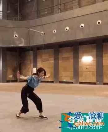 《且听凤鸣》花絮，杨超越肉眼可见的胖，答应粉丝减肥只嘴上说说？
