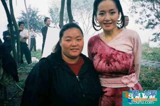 她是首位电影版黄蓉，做了4年“大哥的女人”，至今已单身24年？