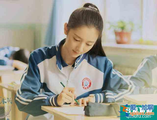 一部甜度满满的校园青春甜宠剧，富二代变憨憨木头爱上学霸女神？
