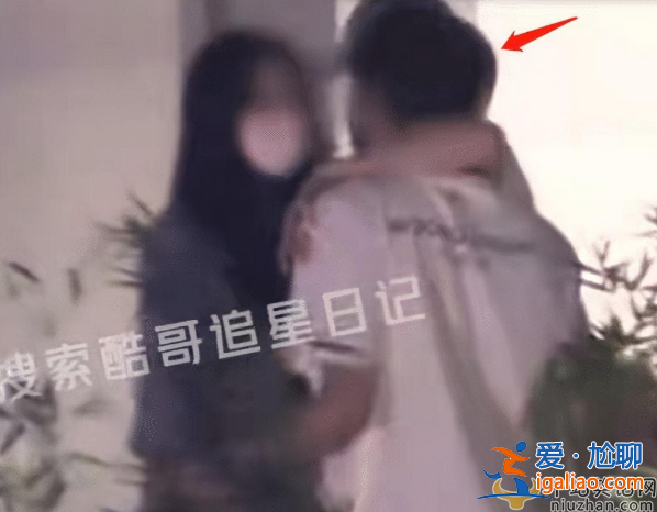 王凯疑似恋情曝光！深夜与美女酒吧狂欢 与神秘美女戴情侣们