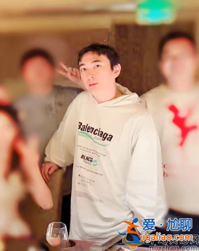 王思聪最新情况!备20万红酒给网红过生 小女友肉安未在身旁