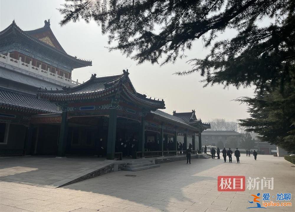 厉以宁追悼会在北京八宝山举行 灵堂外排起百米长队？