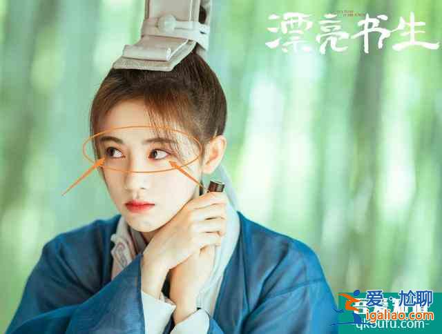 《漂亮书生》开播，鞠婧祎女扮男装不忘化粉色眼妆，于正发文暗讽？