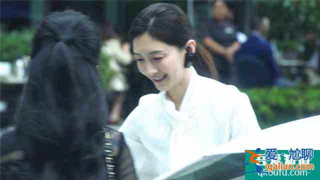 《三十而已》微妙细节，纯粹只属于孩子，成年人朋友圈离不开利益？