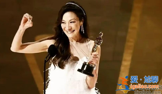 杨紫琼的母亲叫什么名字介绍 与何超仪合照曝光杨母气质更佳