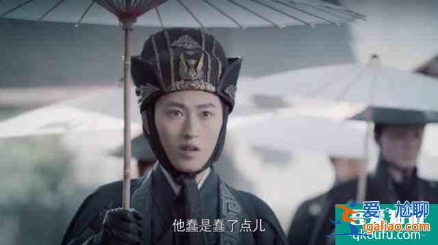 《剑王朝》首播！李现造型似傻小子，剧情节奏快，弊端太明显？