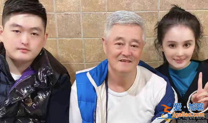 赵本山的女儿哪个长的好看?网友嘲讽球球赵玉芳同爹不同命