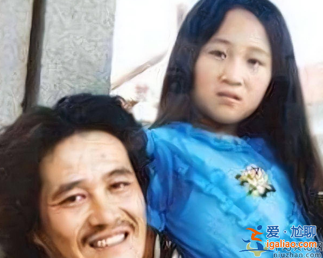 赵本山的女儿哪个长的好看?网友嘲讽球球赵玉芳同爹不同命