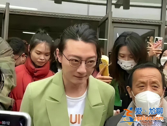 苏小玎董璇是真的吗?男方爆火疑似分手 曾当众搂腰亲吻