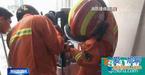 太惊心！小孩被大人挂在峭壁上拍照！网友：这是“隐秘的角落“看多？