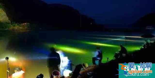 余欢水“患癌”崩溃痛哭：中年人的坚强，从来不是不会崩溃？