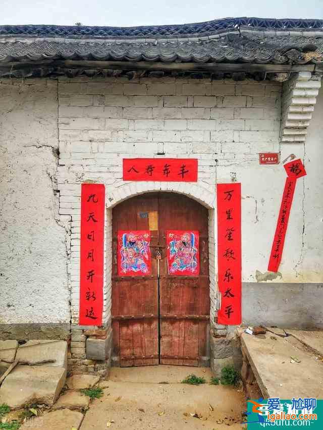 《二十不惑》青春无悔 / 关晓彤替帅气男生解围，两女生落荒而逃？