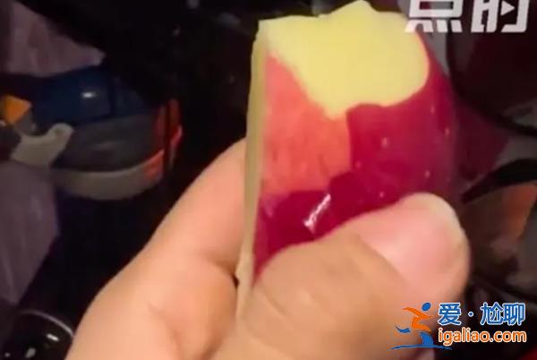 女子称水果店买到双皮苹果，网友都说没见过[双皮苹果]？