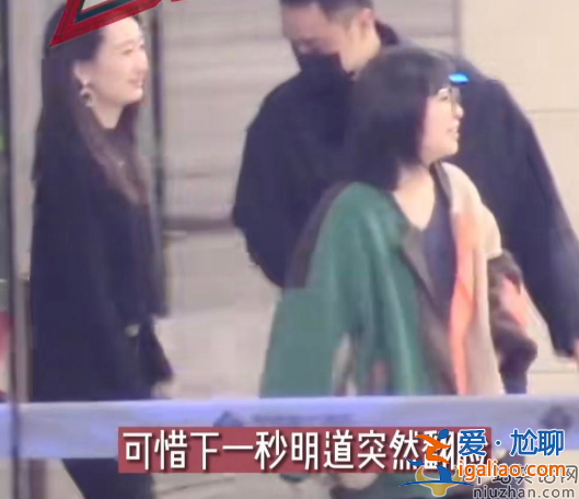 明道婚内出轨是真的吗?与美女亲热挽手前行 发现狗仔慌乱甩开
