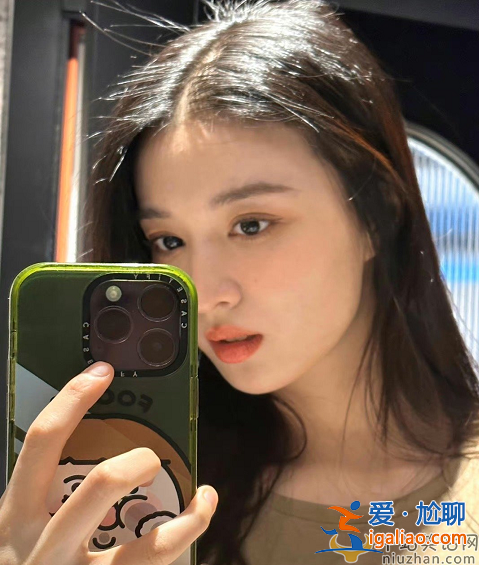 杨洋王楚然同品牌手机壳!杨洋王楚然是什么关系在一起了吗